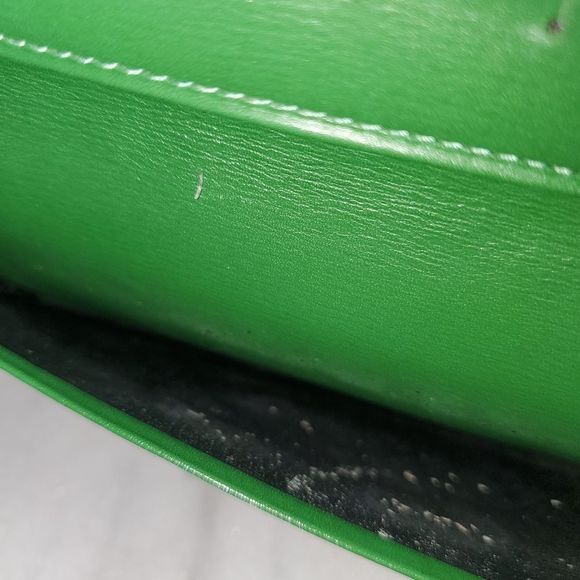 LOUIS VUITTON Vintage Green Epi Long Leather Bifold Long Wallet - Picture 5 of 7